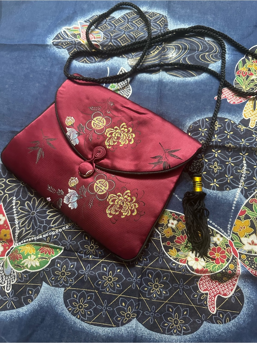 Elegant Red Embroidered Chinese Pure Silk Shoulder Bag